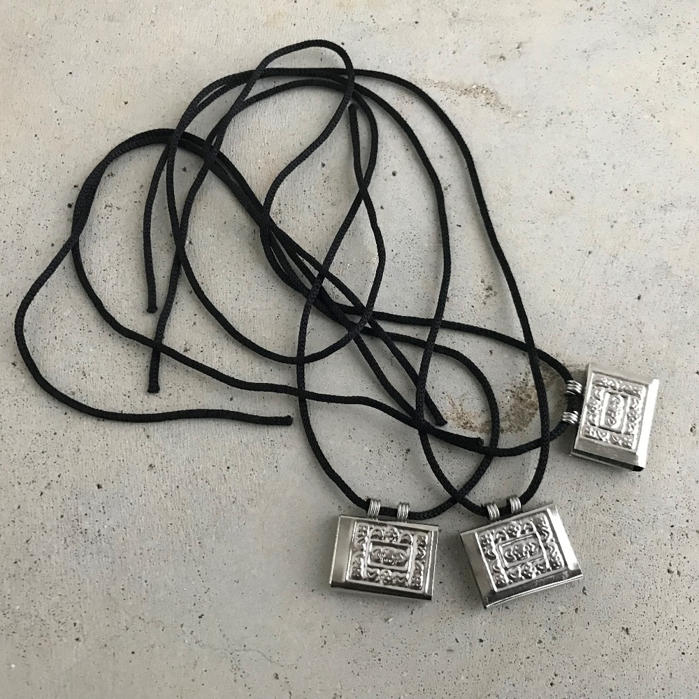Taweez Pendant Necklace Silver Tone W Black Cord - Picture 7 of 8